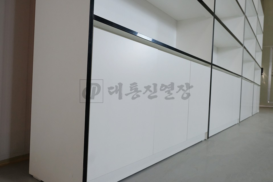 W139 벽면 진열대 > 벽면 장식장 | 대통진열장 - 안내데스크, 진열장,진열대,장식장, 맞춤 제작 전문 업체